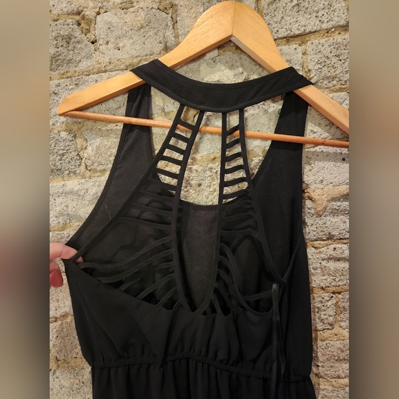 Black maxi dress. Halter style. Cut out back design. Size small. - Picture 2 of 4